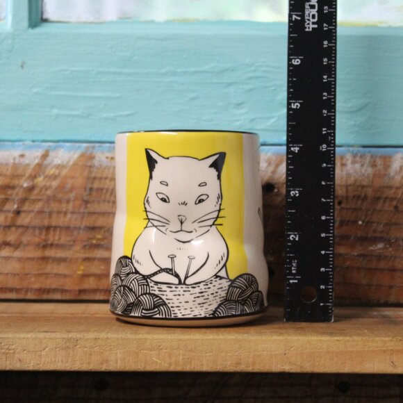 Lucky Cat Knitting Cup - Large White Cat Yellow background - Picture 6 of 7